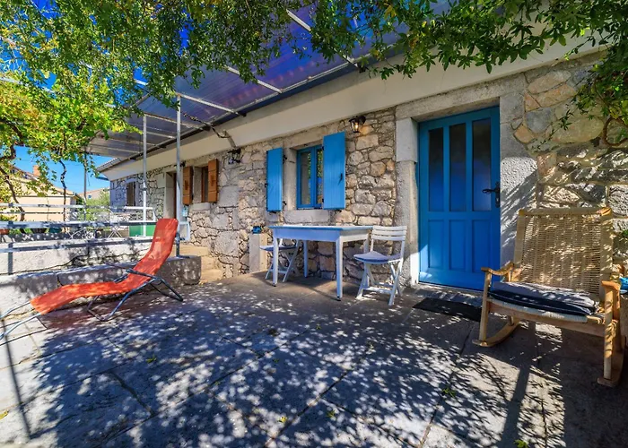 Insula Insule Apartmán *