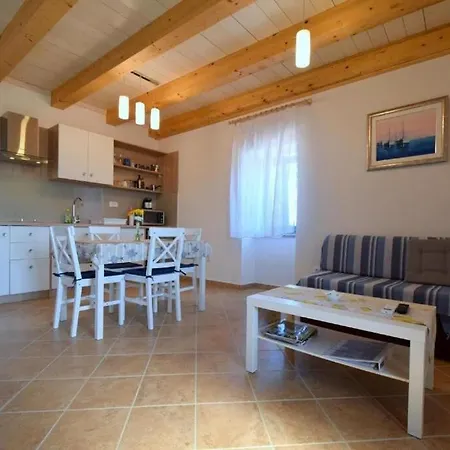 Insula Insule - Rustic & Peaceful Apartment