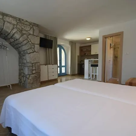 Insula Insule - Rustic & Peaceful Apartment