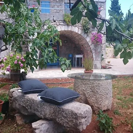 Apartment Insula Insule - Rustic & Peaceful